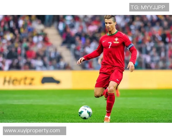 足球明星立体高清图展示：感受世界级球员魅力与动感瞬间